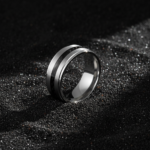 304 Stainless Steel Carbon Fiber Inlay Ring for Men, Minimalist Brushed Engagement Band, Hand-Polished Hypoallergenic Jewelry - 图片 4